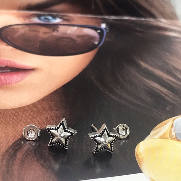 Sterling Silver 925 Star ⭐️ Stud Earrings - Picture 3 of 4